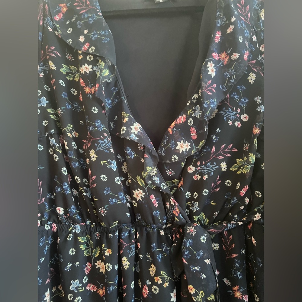 Dark blue 3/4 sheer sleeve dress that ties in the front.